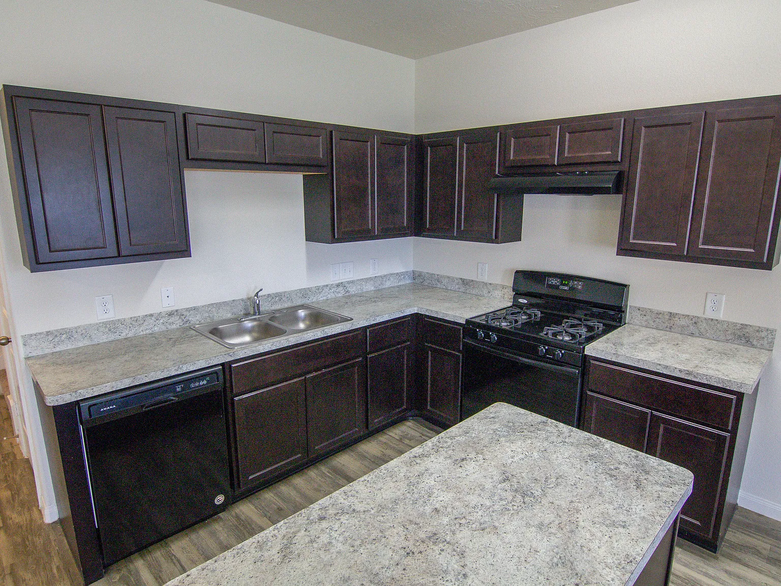 Brenwood Circle Townhomes — Photo 4