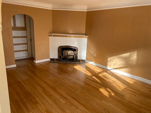 4th image of 1279 E Roosevelt Ave
