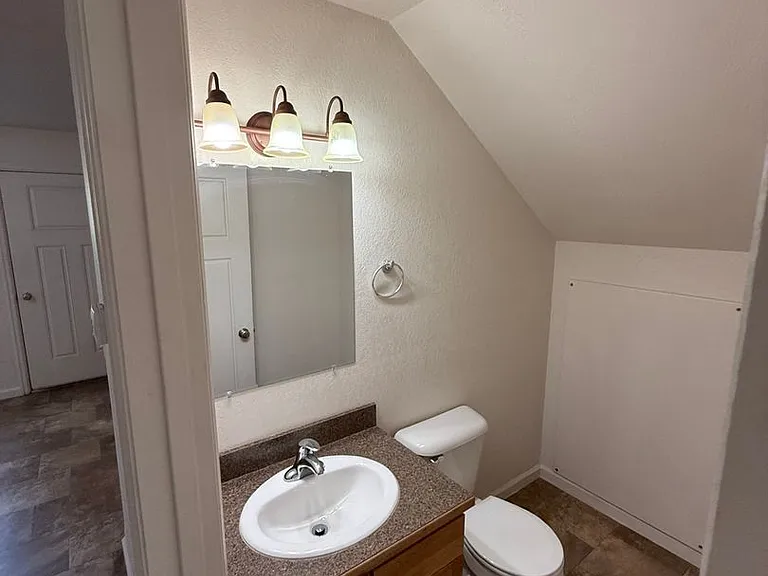 418 W Pershing — Photo 7