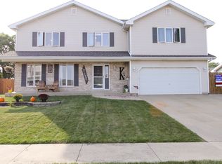 520 N Hickory Ln, Peotone, IL 60468