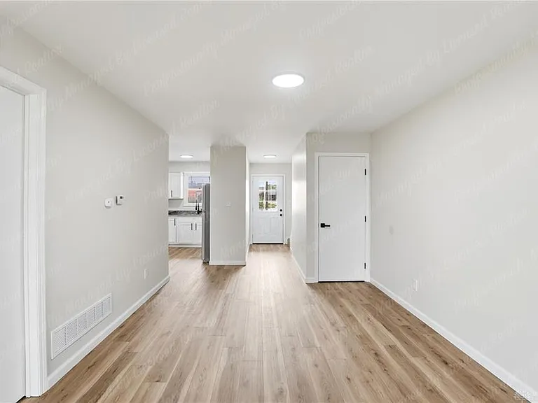 539 N Broad St — Photo 11