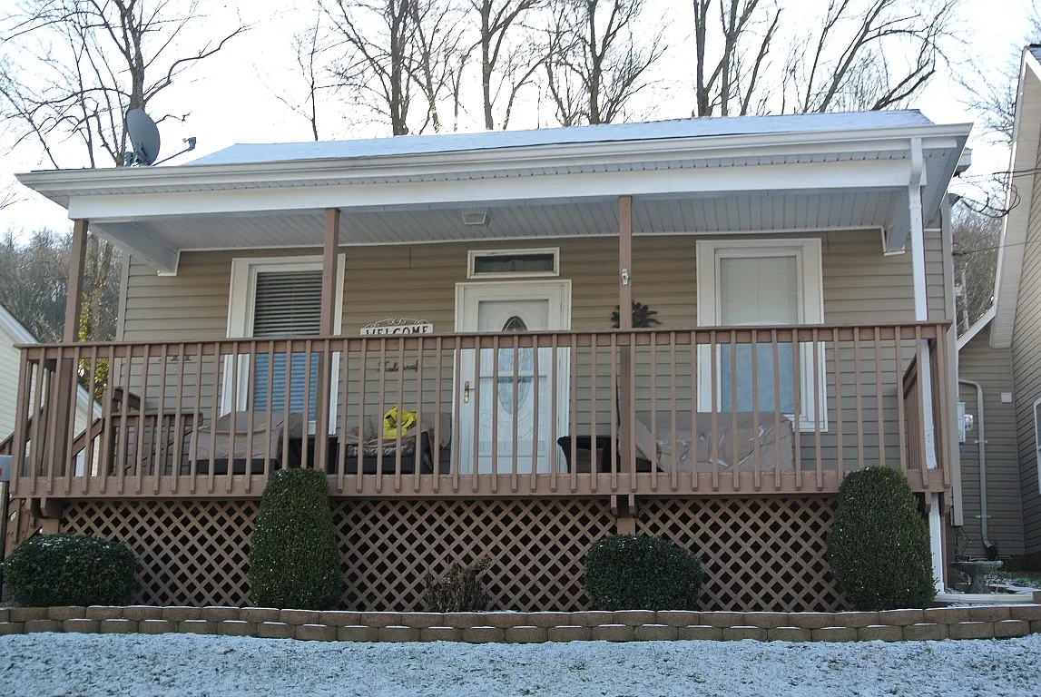 111 W Conwell St photo 1