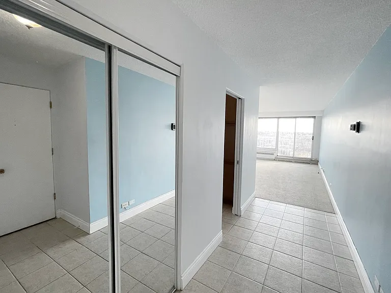 12207 Jasper Ave NW — Photo 4