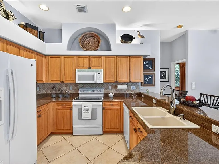 9550 Cedar Creek Dr — Photo 7