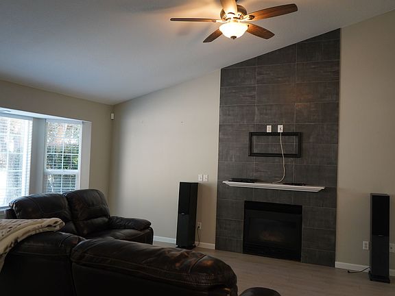 4th image of 15902 NE 82nd St