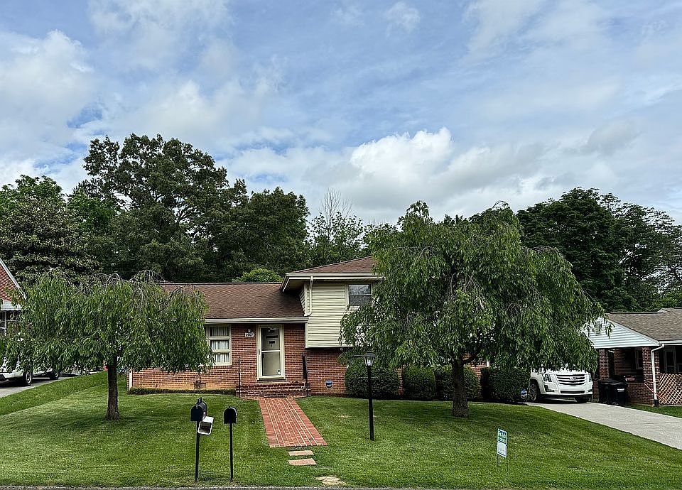 1st image of 2907 Neil Dr