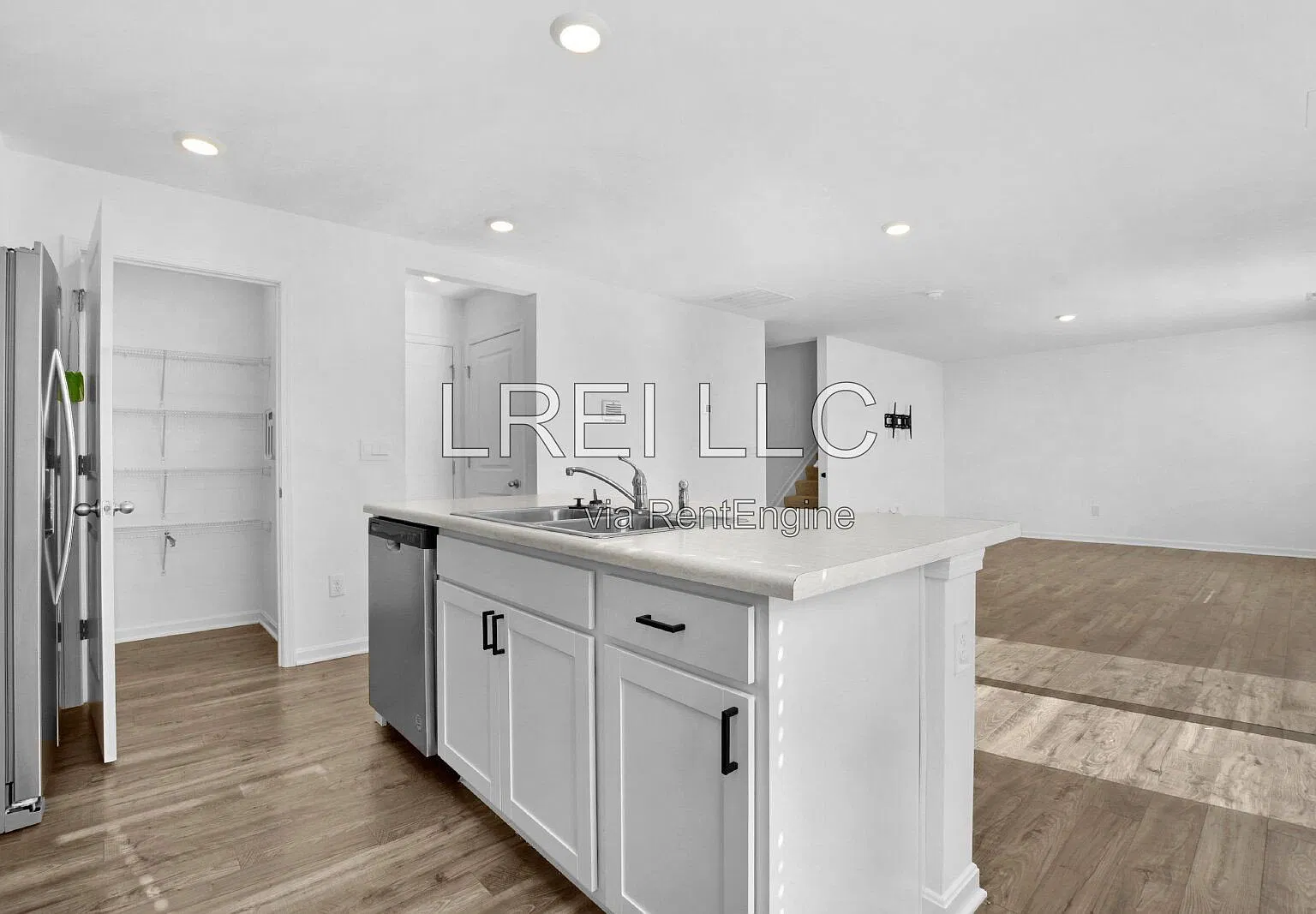 4 bed, 3.0 bath, 2053 sqft, $2,650 — Photo 4