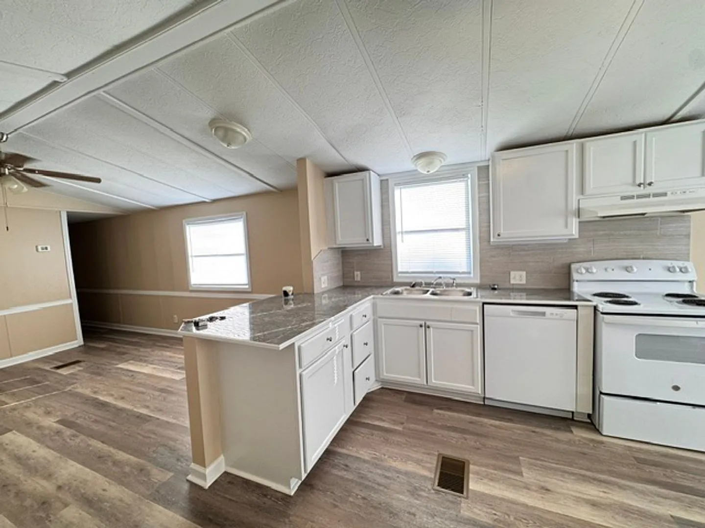 1615 Pine Lake Drive — Photo 3