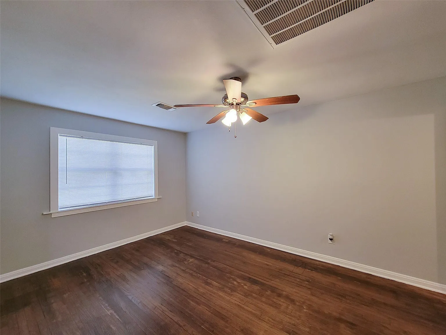 3 bed, 1.0 bath, 1130 sqft, $1,500 — Photo 4
