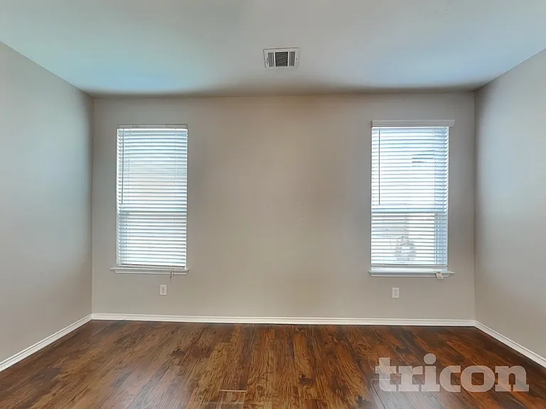 10355 Dunlap — Photo 2
