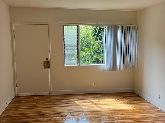 2nd image of 947 N Orange Grove Ave #2