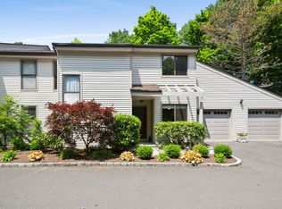 500 River Rd APT 11, Greenwich, CT 06807