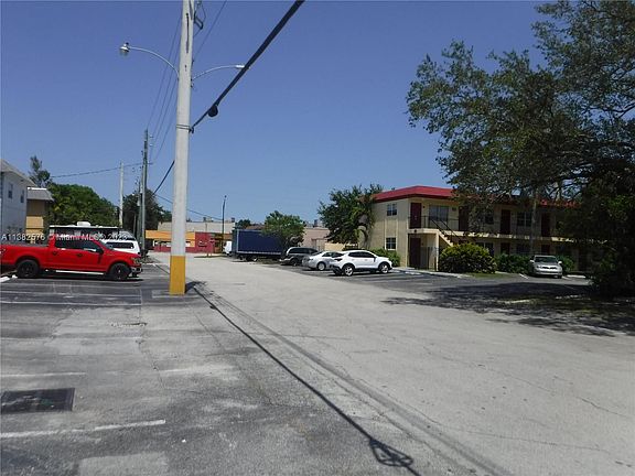 4th image of 1028 NE 39th Dr APT 3