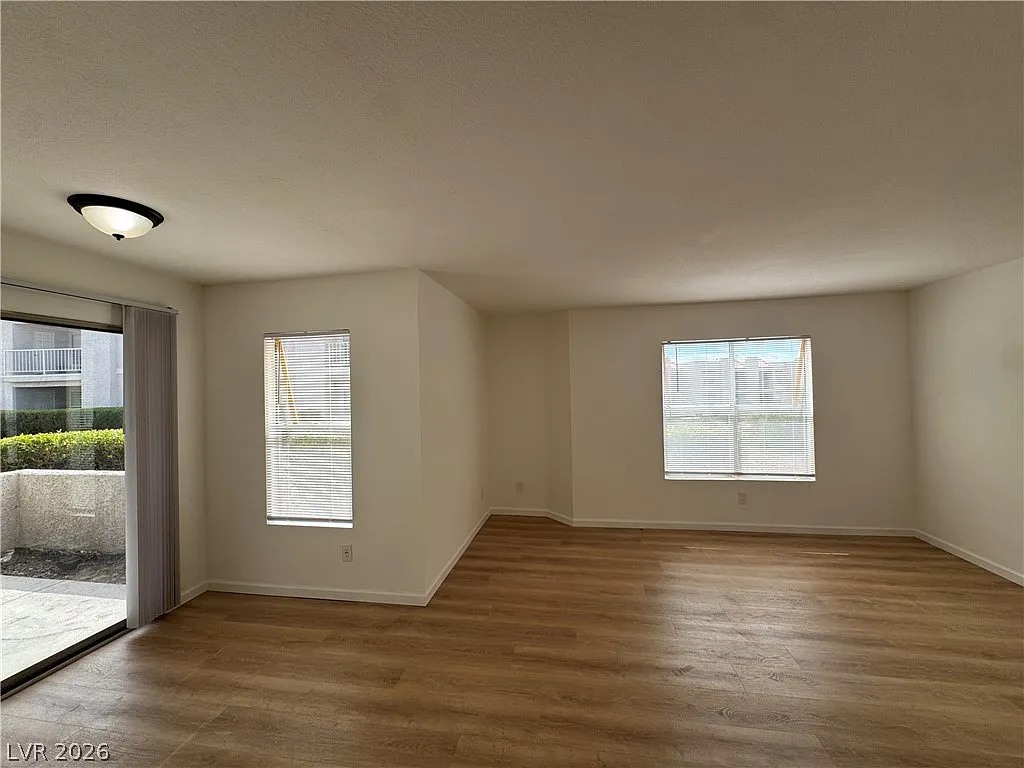 2 bed, 2.0 bath, 937 sqft, $1,090 — Photo 4