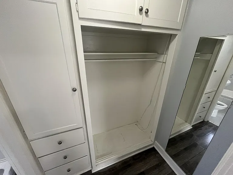 Oakhurst Apartments — Photo 13