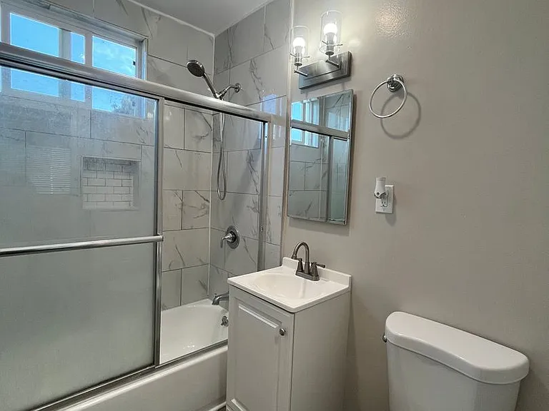 0028 Berro Family Building — Photo 18