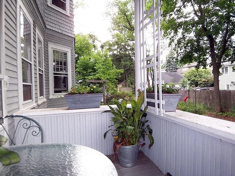 Porch (off kitchen)