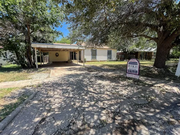 313 Hollywood Dr, Coleman, TX 76834