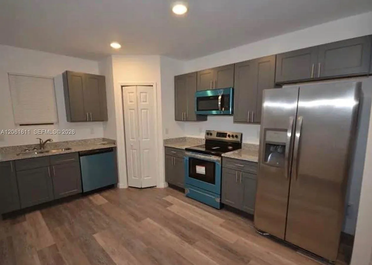 4 bed, 2.0 bath, $2,000 — Photo 3