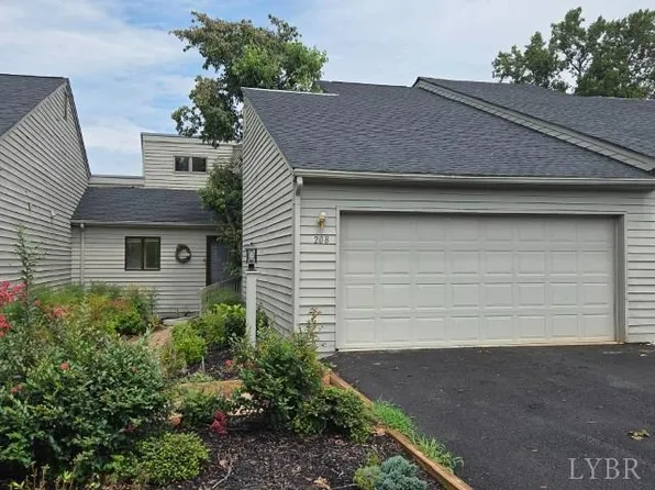 208 Shaker Ln, Forest, VA 24551