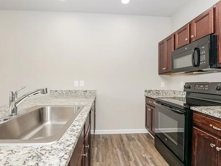 2228 Lismore Dr — Photo 9