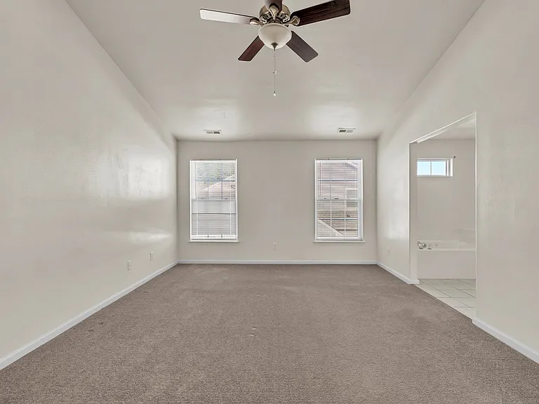 2322 Charing Cross Rd — Photo 30