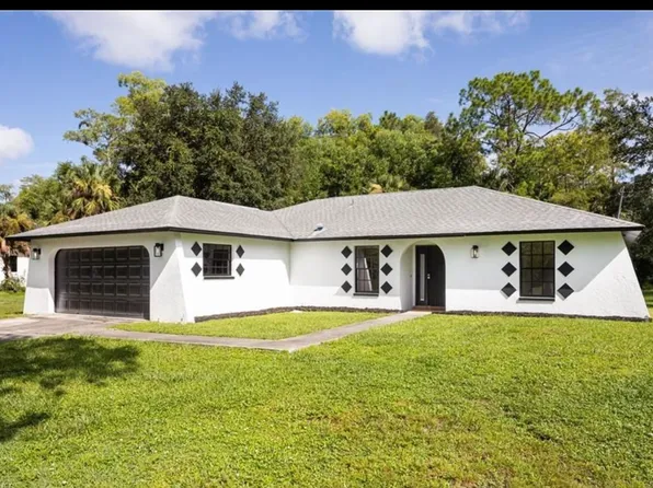 5671 Green Blvd, Naples, FL 34116