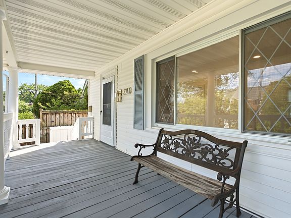 3rd image of 3013 5th St SE