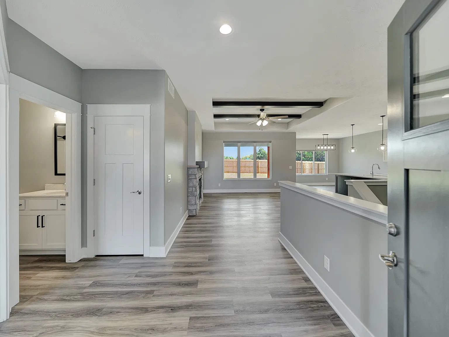 4 bed, 2600 sqft, $3,200 — Photo 2