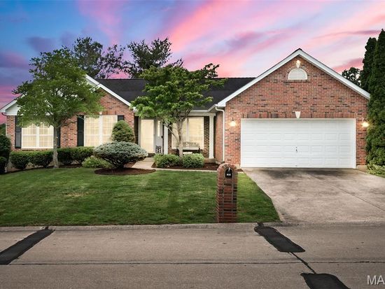 4855 Greenburg Dr, Saint Peters, MO 63304