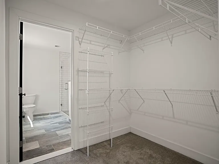 2706 E Somerset St — Photo 23