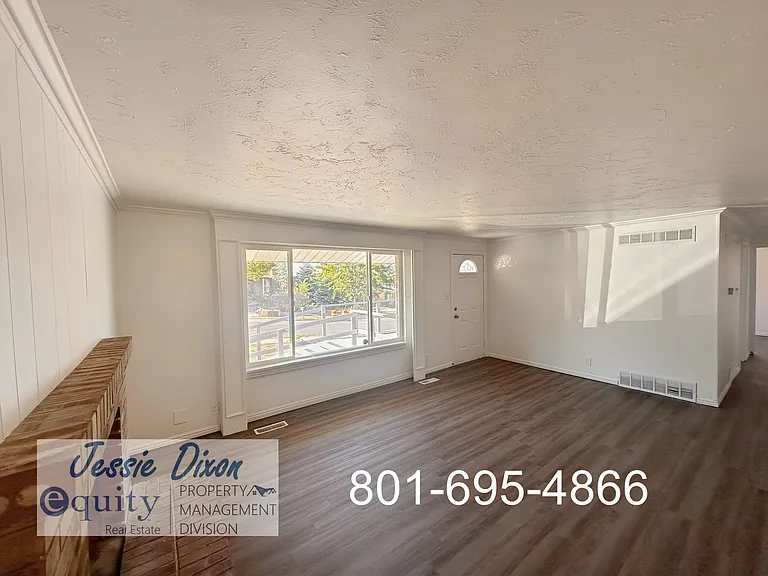 245 Briarwood Dr — Photo 4