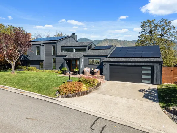 1021 NW Starlite Pl, Grants Pass, OR 97526