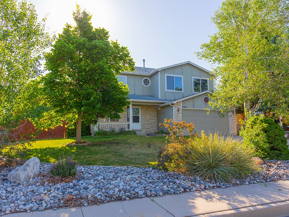 Front Yard Corner-Lot, Entry to Cul-de-sac
