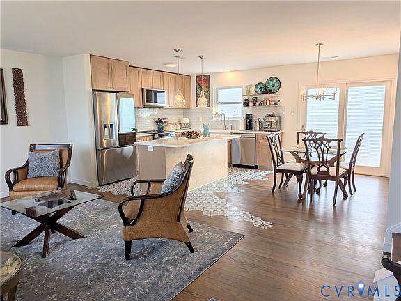 3rd image of 2801 London Ct
