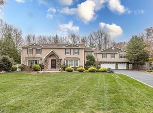 4 Balfour Ln, Scotch Plains, NJ 07076
