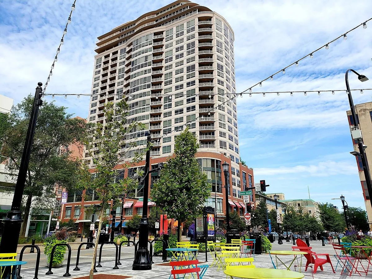 Building Photo - 807 Davis St #1810