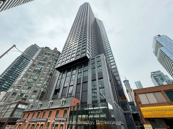8 Wellesley St W #806, Toronto, ON M4Y 1E7