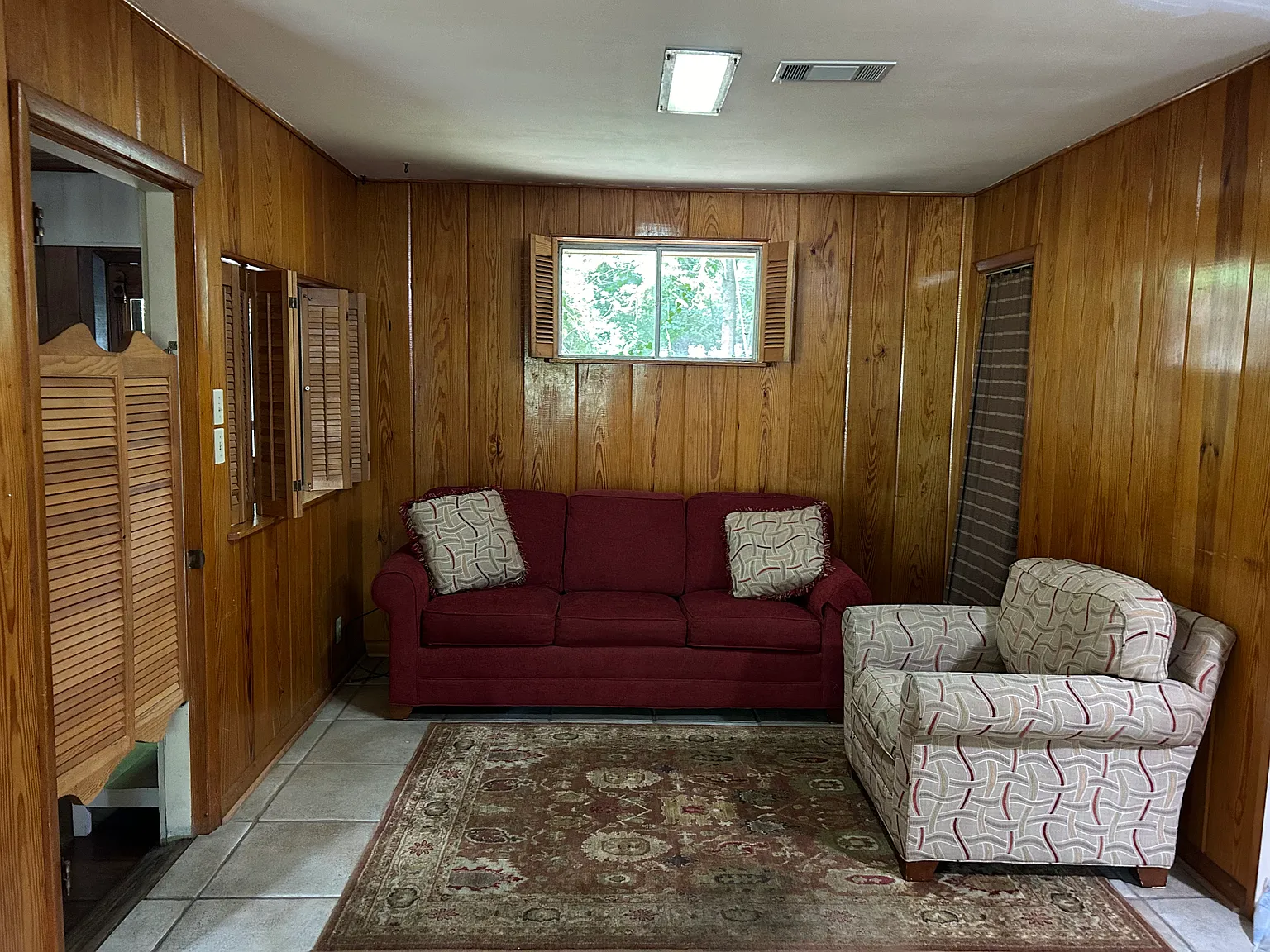 4 bed, 2345 sqft, $2,000 — Photo 2