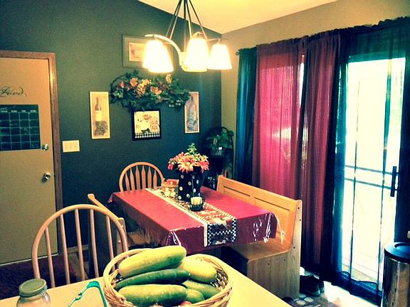 Open dining w/ sliding door