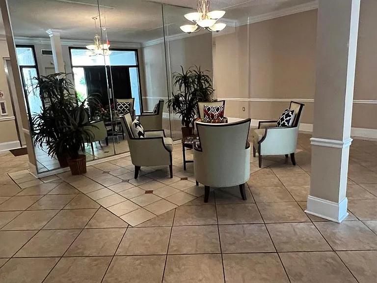 480 Executive Center Dr #2D — Photo 10