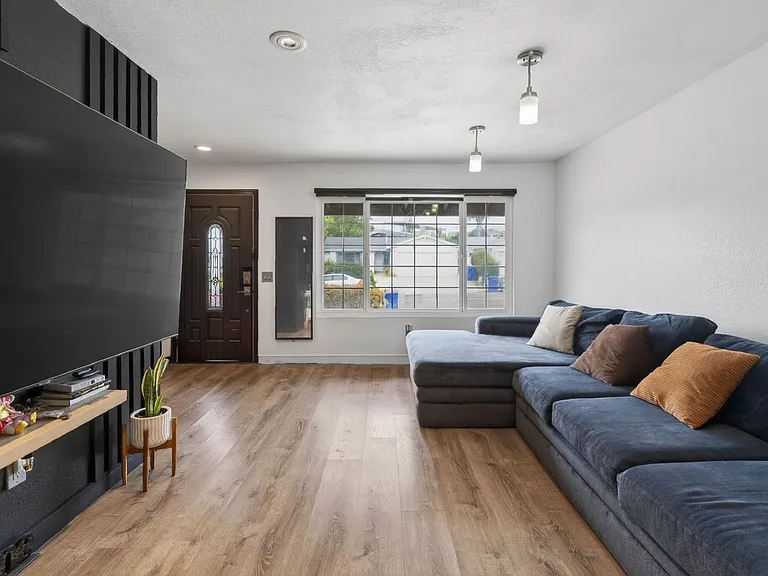 10924 Montongo St — Photo 2
