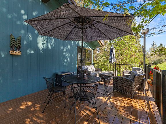 4th image of 1240 Vista Way