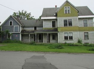 33 Park St, Houlton, ME 04730