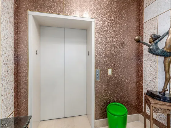 9101 Alta Dr Unit 203, Las Vegas, NV 89145