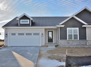 1007 Elderberry Rd, Oconomowoc, WI 53066