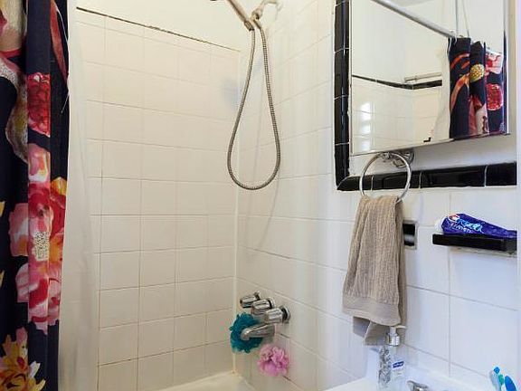 4th image of 315 1st Ave APT 4f
