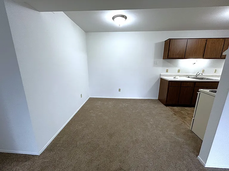 Charter Oaks Apartments — Photo 244