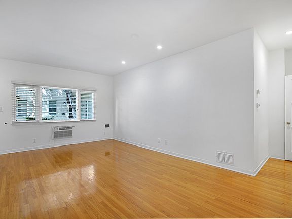 5th image of 1242 S La Jolla Ave #124