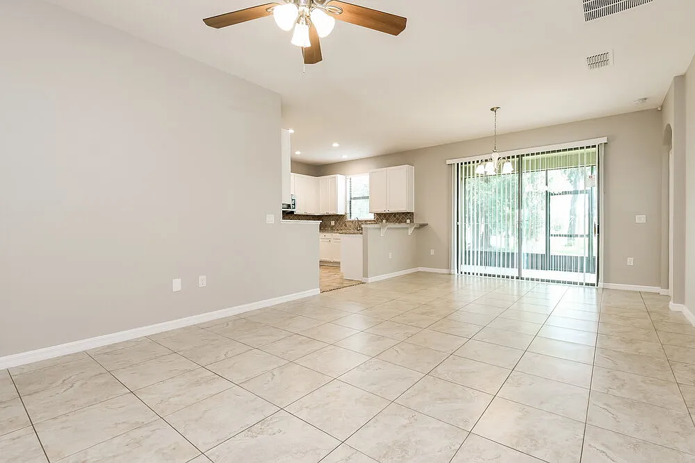 3 bed, 2.0 bath, 1692 sqft, $2,110 — Photo 4